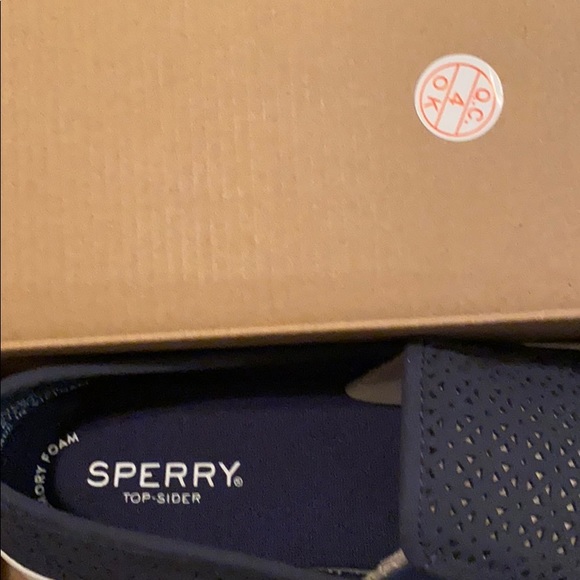 Sperry slip on shoes - Picture 2 of 3